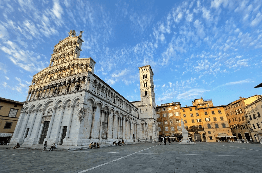 piazza san michele lucca-min
