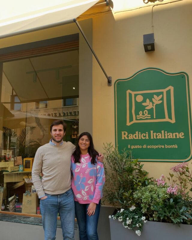 🆕 C’è una grande novità nel centro storico di Pistoia:

🤩 Finalmente siamo in Via Roma al numero 28, vi aspettiamo per viaggiare lungo l’Italia attraverso i suoi sapori e i le sue eccellenze enogastronomiche ❣️

(Tutti i nostri orari sono sempre aggiornati su google maps 🙌🏼)

•••••••••••

🆕 There is big news in the historical centre of Pistoia:

🤩 Finally, we are at Via Roma 28! We look forward to welcoming you on a journey through Italy, discovering its flavors and gastronomic excellences ❣️

(All our opening and closing hours are always updated on google maps! 🕰️)

#radiciitaliane #radiciitalianebox #pistoia #pistoiacentro #negozibelli #negozipistoia #prodottidiqualità #prodottiitaliani #italianfoodandwine